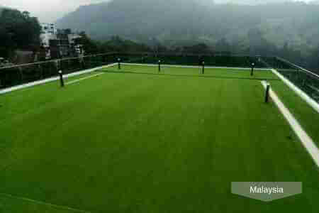 Artificial turf on top of the rooftop